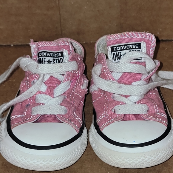 Converse Kids/ Toddler Pink Sneakers 5c - Picture 1 of 4